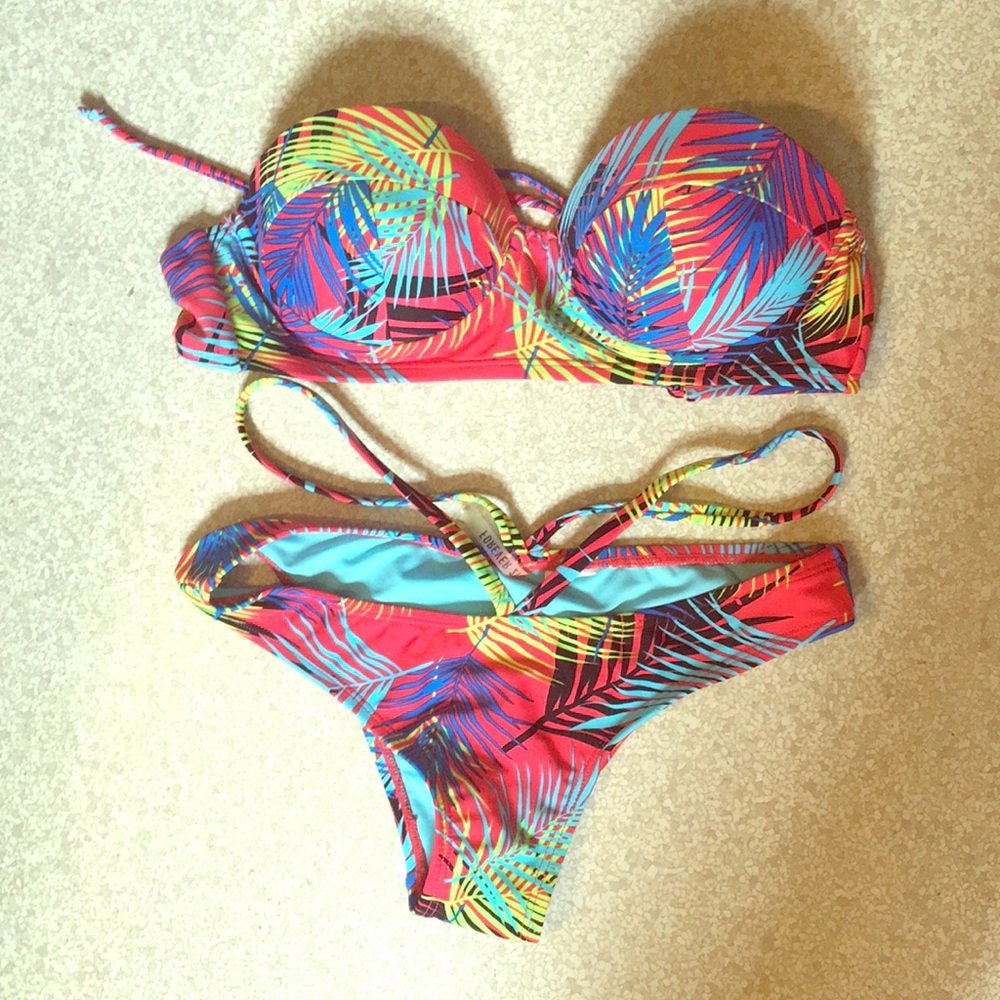 Floral strapless bikini